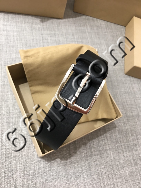 バーバリーベルト側面デザイン